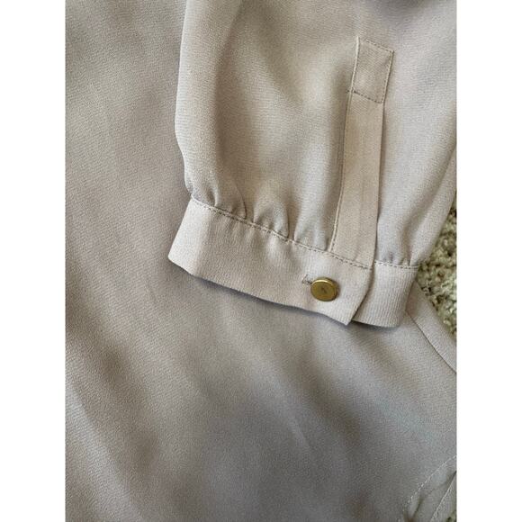 Ann Taylor LOFT Women's Blush colored blouse, Simple, elegant, size Med - Picture 5 of 9
